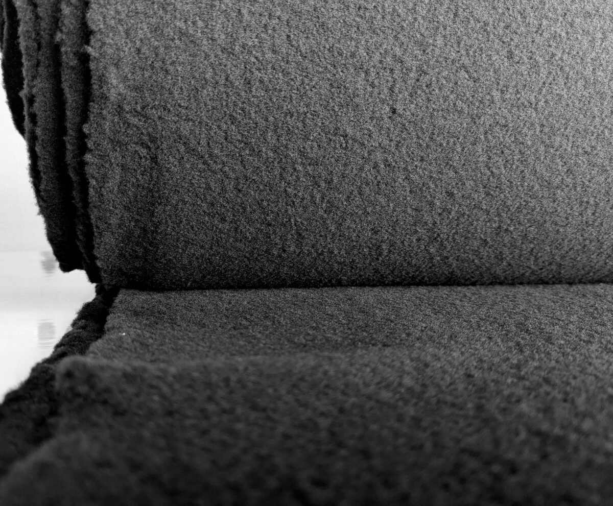 Must 100% meriinovill, 240gr, 160 cm